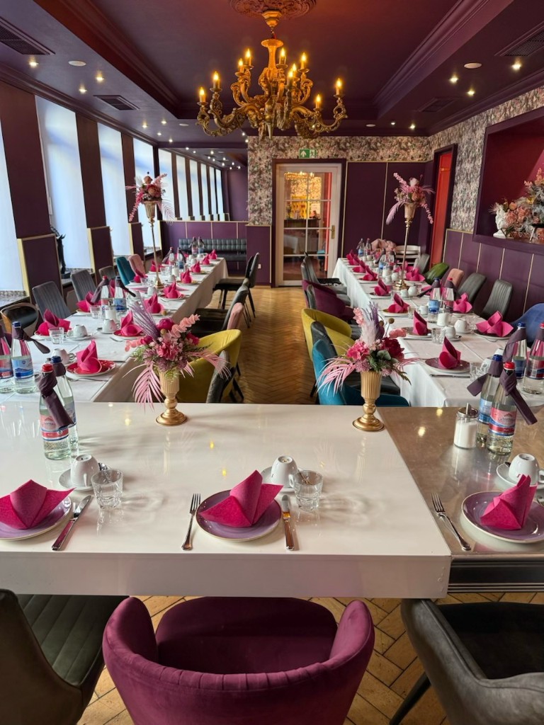 Festlich gedeckte Tafel